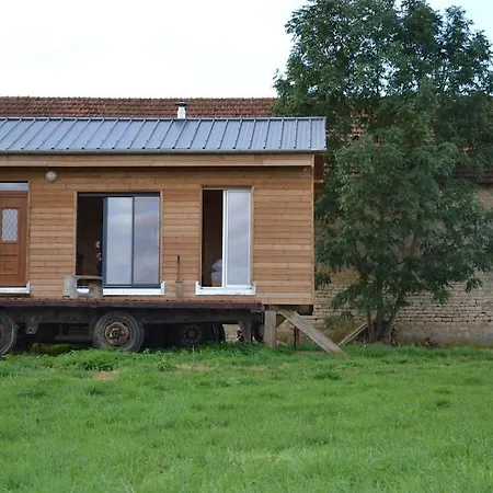 Maison En Bois Dans Un Pre Nuits Exterior photo